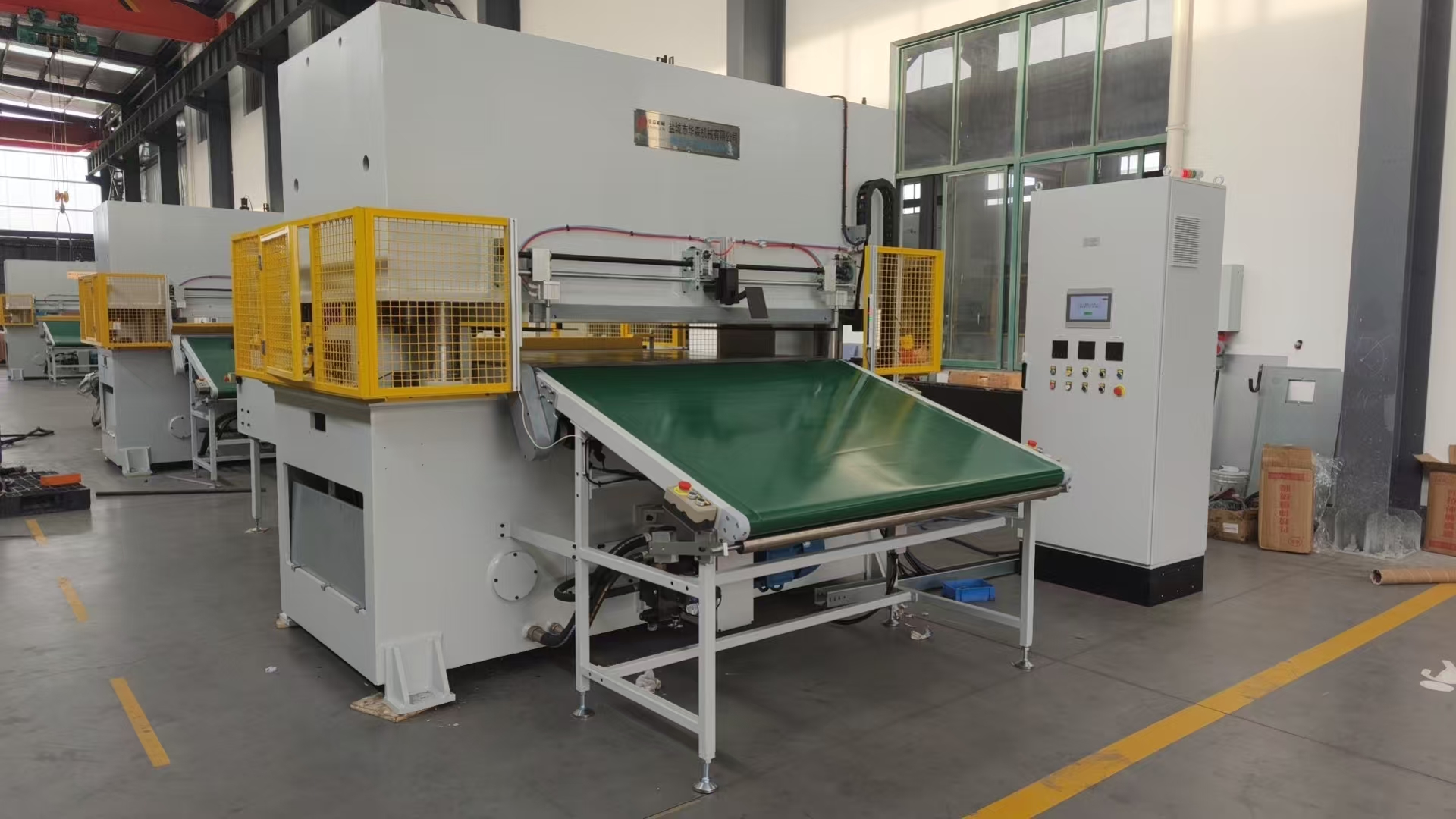 汽车吸音棉自动热压裁断机 汽车吸音棉自动热压裁断机